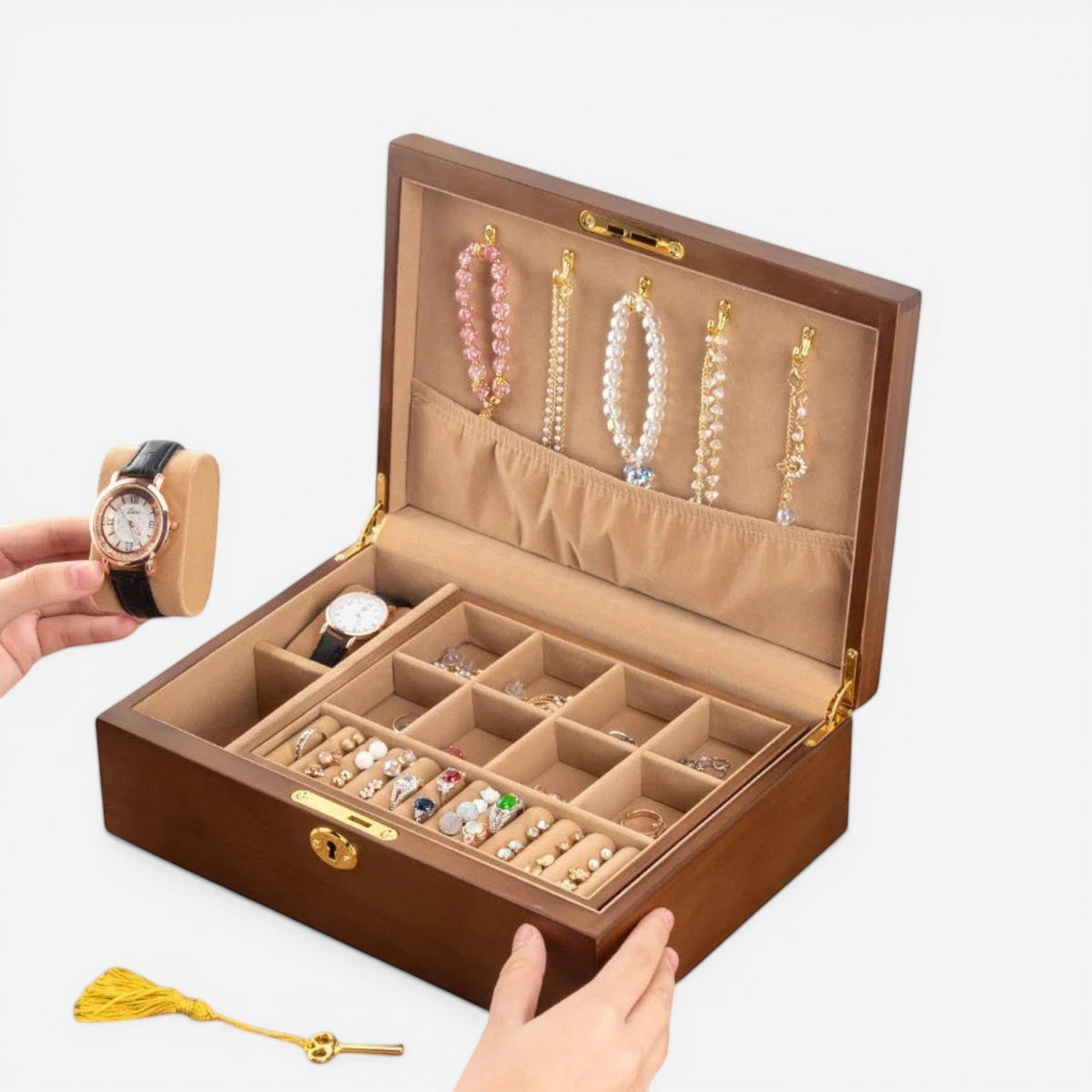 boîte à bijoux en bois classique ouverte avec espace de rangement pour bijoux
