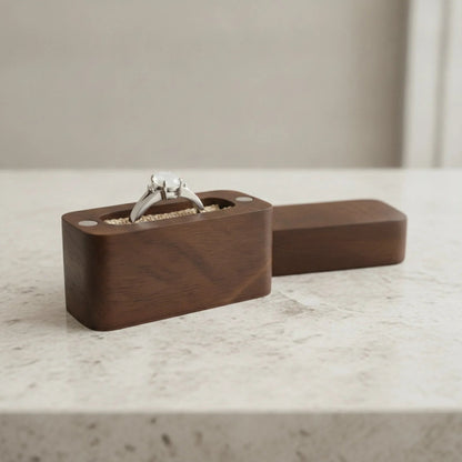 Écrin à bague rectangulaire en bois