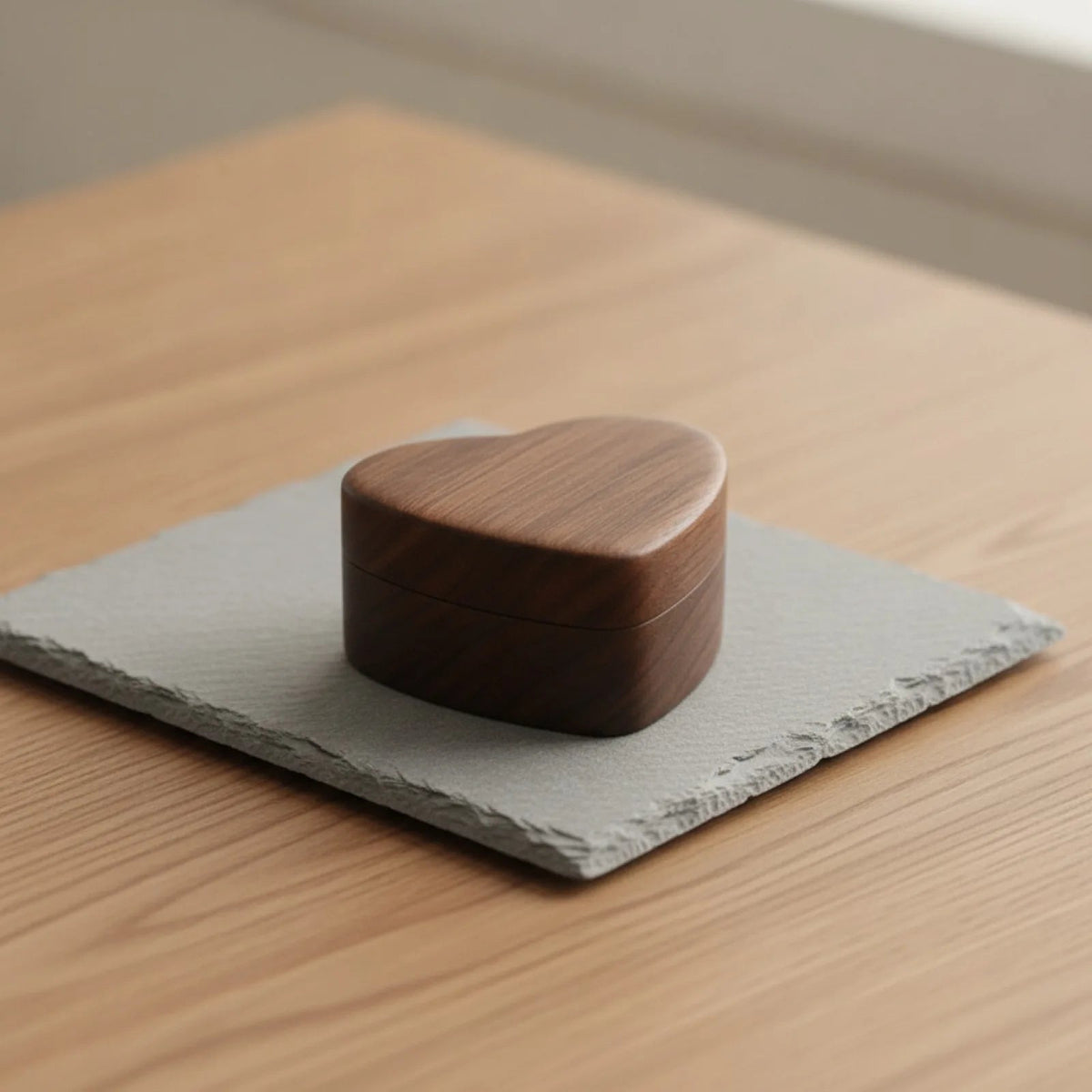 Écrin à bague cœur fermé en bois