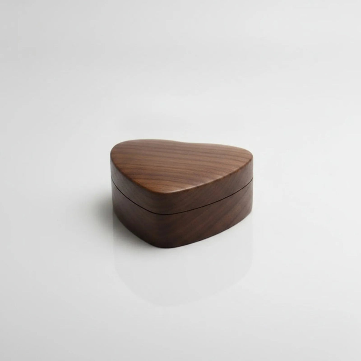 Écrin à bague cœur fermé en bois