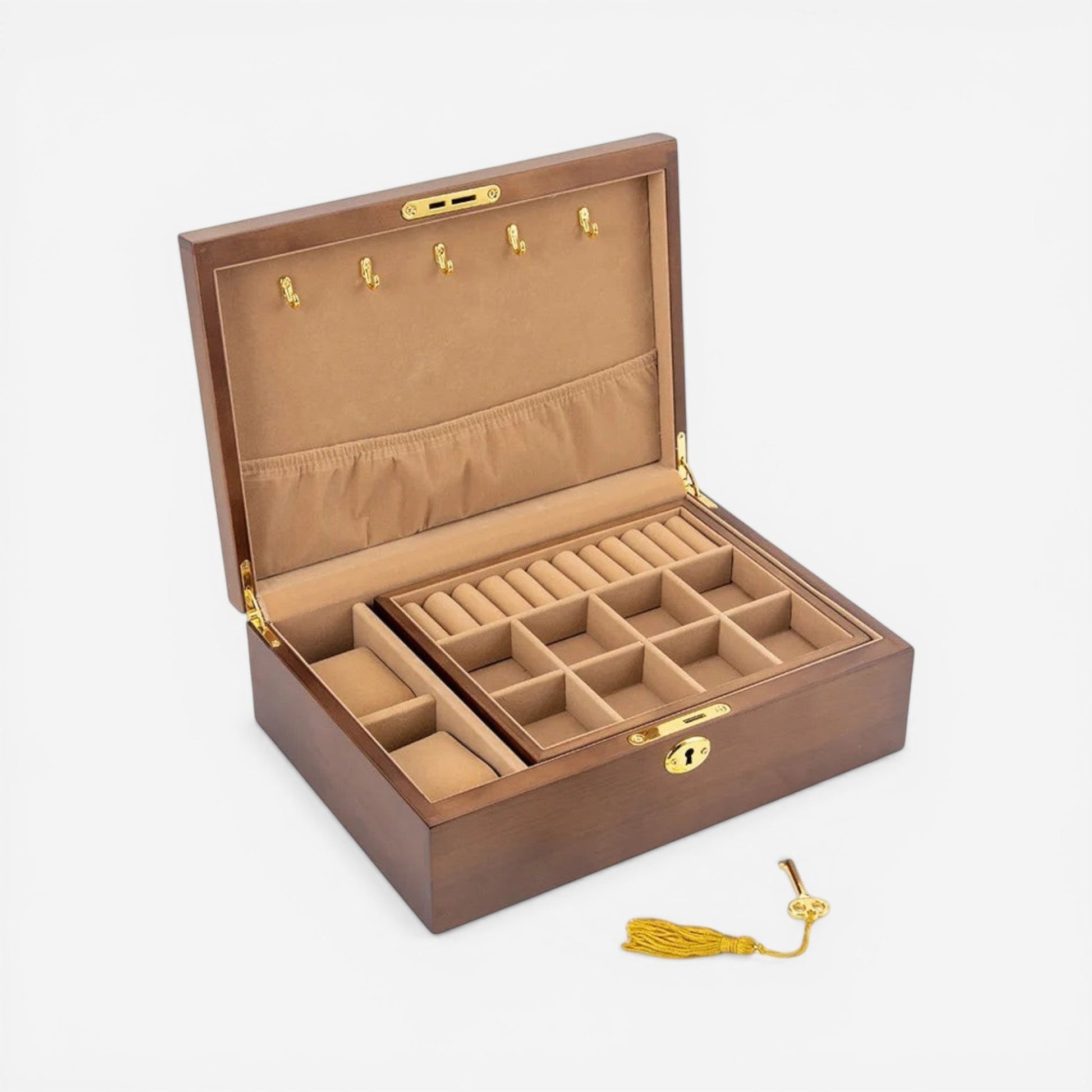 boîte à bijoux en bois classique vue inclinée ouverte avec compartiments pratiques