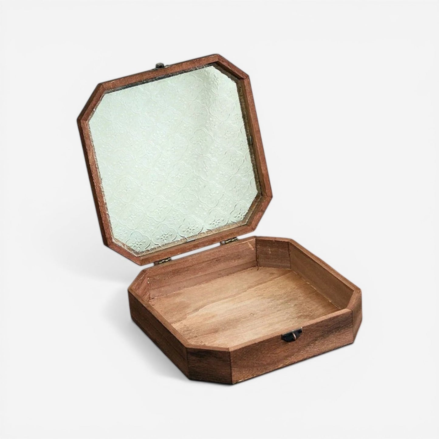 boîte à bijoux en bois avec couvercle rabattable et compartiments pour organiser les bijoux