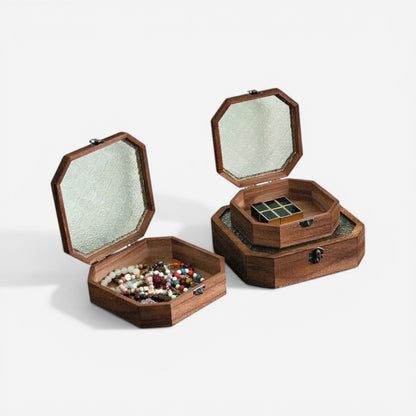 boîtes à bijoux en bois avec couvercle rabattable présentées en différents modèles