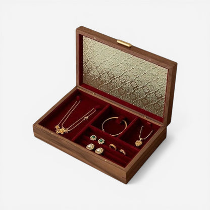 Boîte à bijoux en bois avec couvercle en verre décoratif et intérieur en velours rouge, idéale pour organiser et protéger vos bijoux avec élégance.