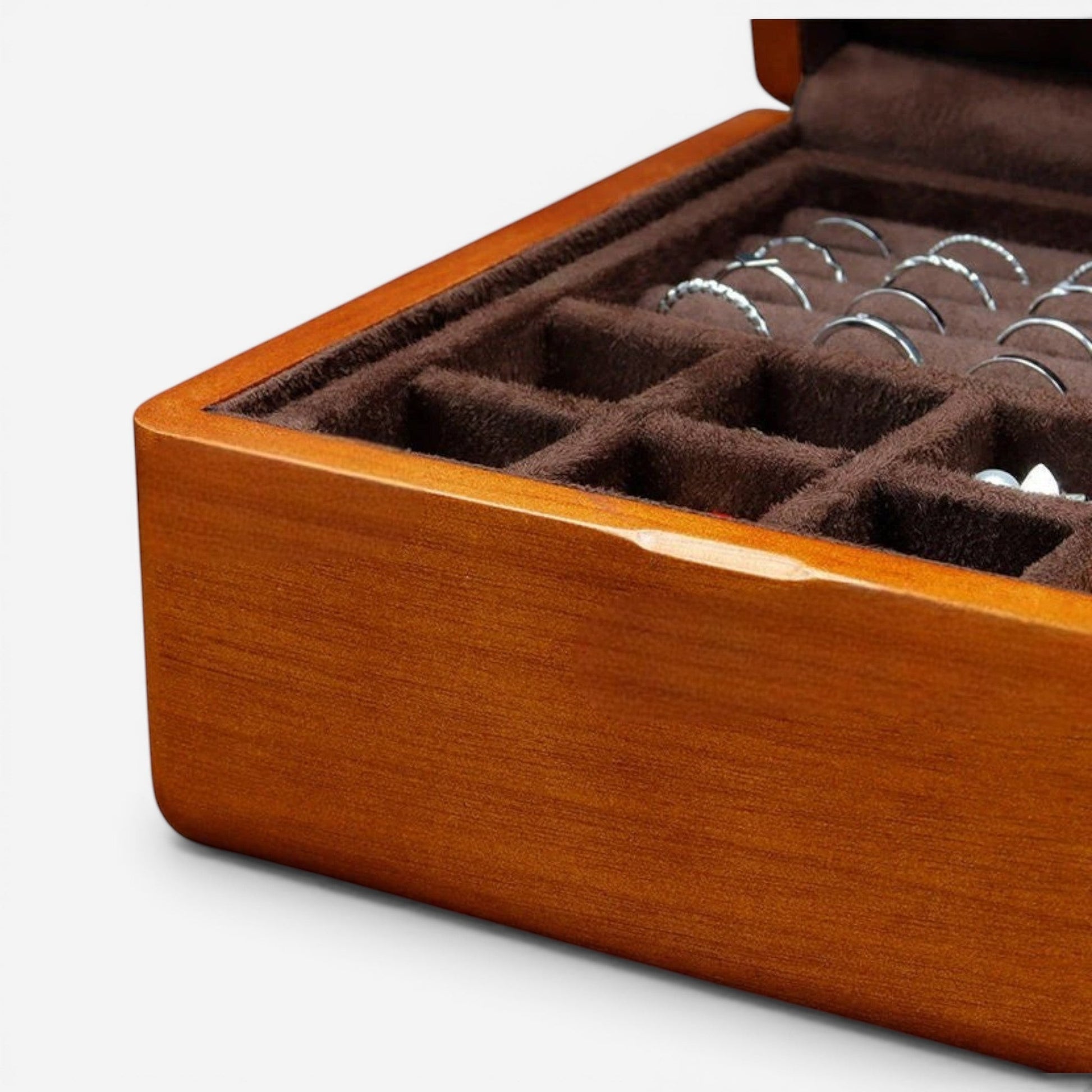 boite a bijoux en bois chic fermee avec finition naturelle et rangement interieur