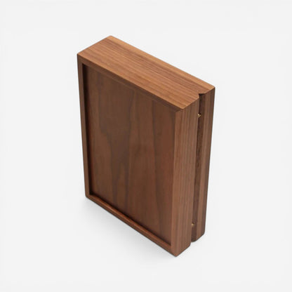 boîte à bijoux en bois avec fermeture magnétique vue de profil compacte