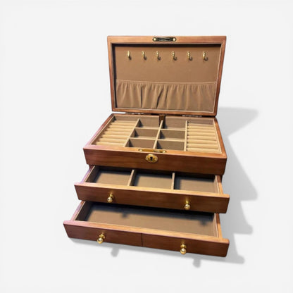Boîte à bijoux en bois massif floral avec plusieurs niveaux de rangement pour organiser bagues, colliers et bracelets.