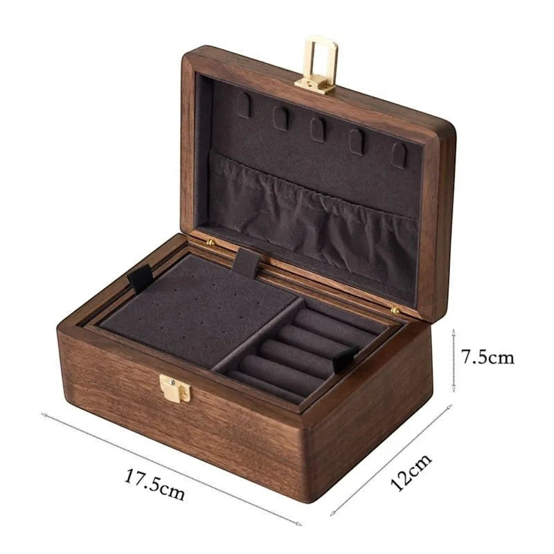 Boîte à bijoux en bois intemporel avec intérieur doux, idéale pour protéger vos bijoux des rayures.