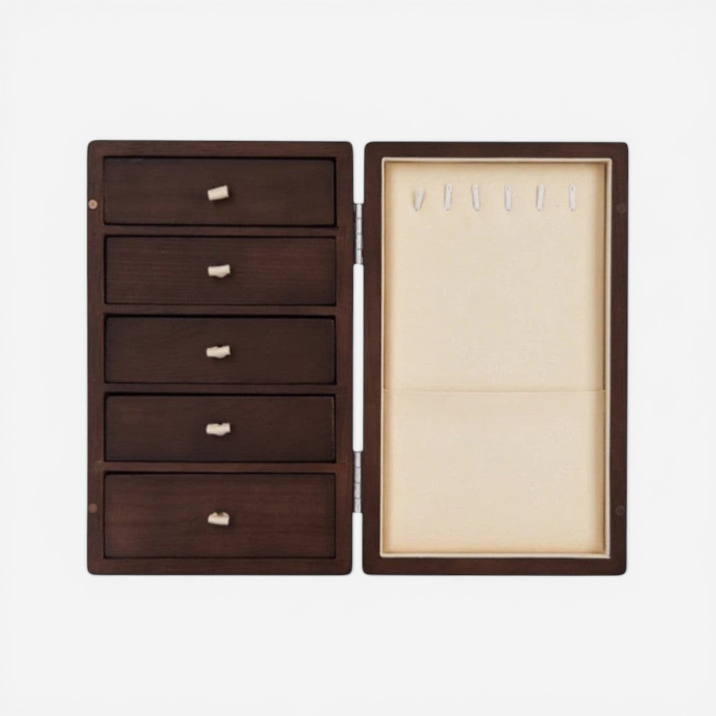 Boîte à bijoux en bois marron foncé avec intérieur beige et espace de rangement pour bijoux.