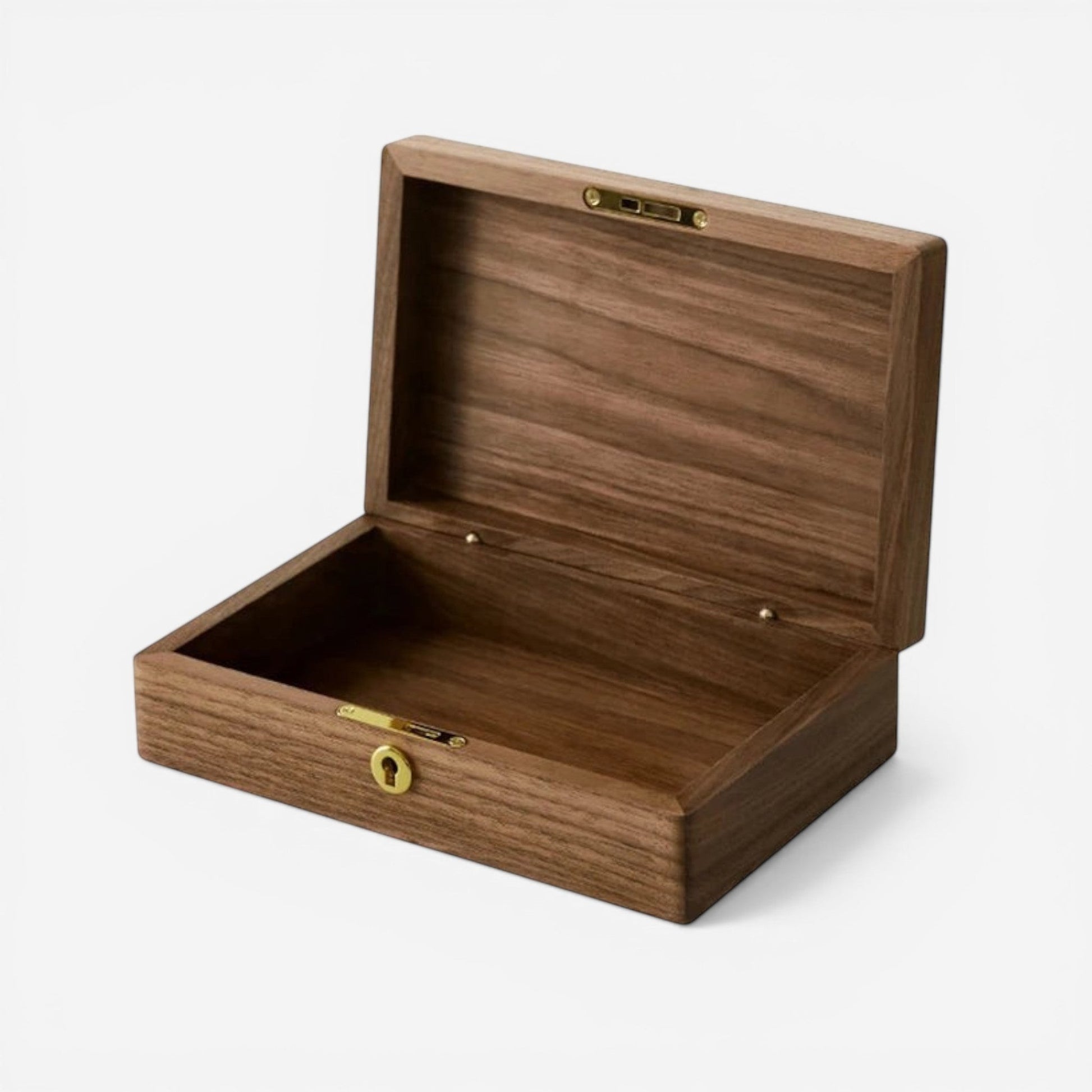 boîte à bijoux en bois massif avec serrure vue inclinée ouverte avec compartiments