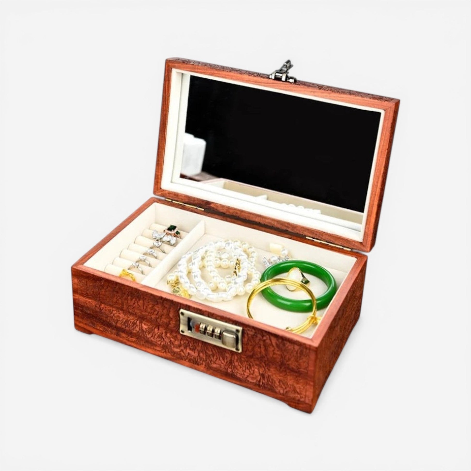 Boîte à bijoux en bois de santal, élégante et naturelle, idéale pour ranger bagues, colliers et bracelets.