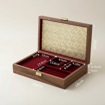 Boîte à bijoux en bois avec couvercle en verre décoratif et intérieur compartimenté, idéale pour organiser tous vos bijoux facilement.