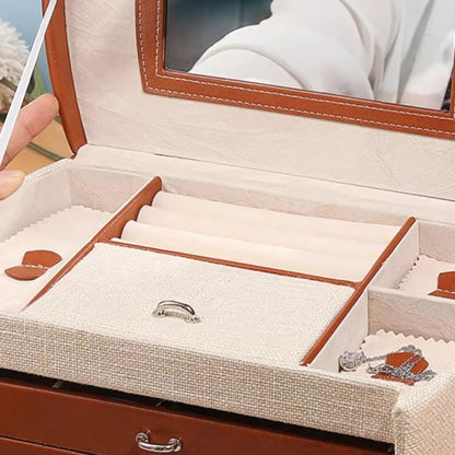 Boîte à bijoux avec compartiments multiples pour une organisation claire et un accès rapide à tous vos accessoires.