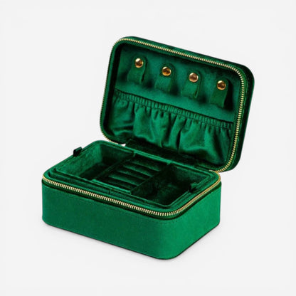 Boîte à bijoux en flanelle verte, avec intérieur doux et compartiments pour protéger et organiser vos bijoux.