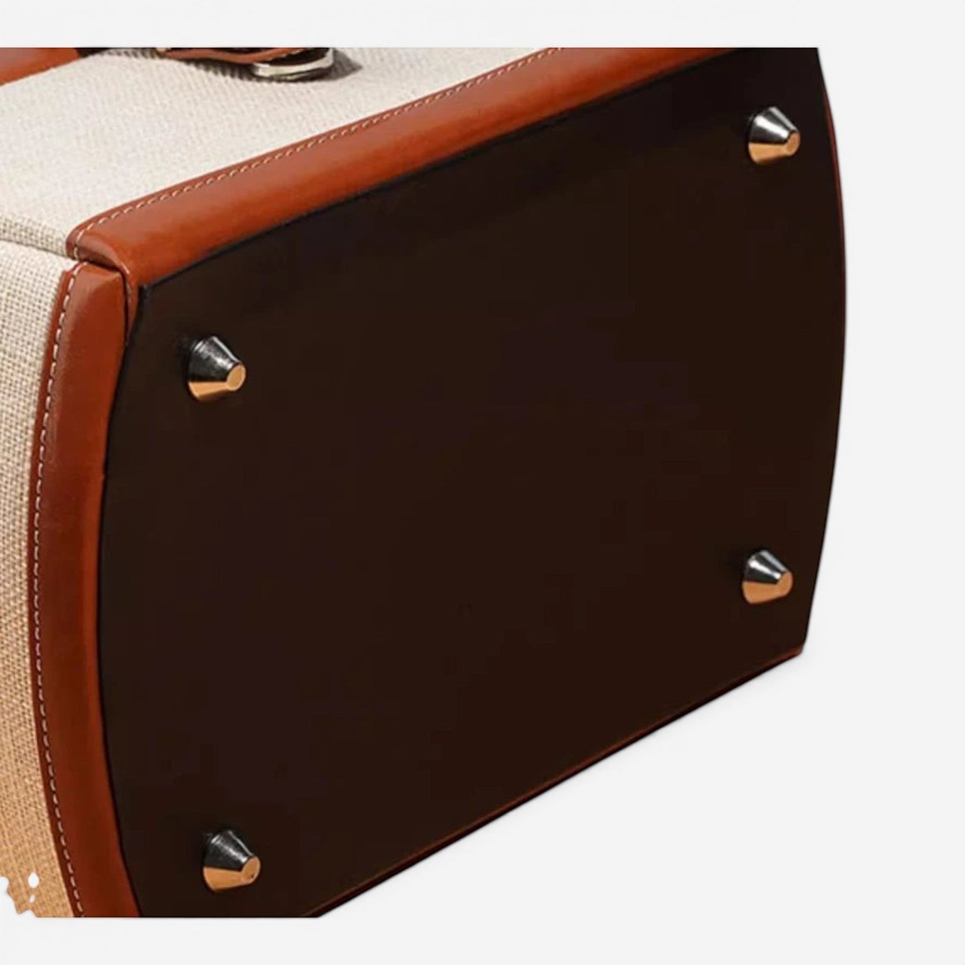 Boîte à bijoux moderne au design élégant, offrant une grande capacité de rangement et une protection optimale.