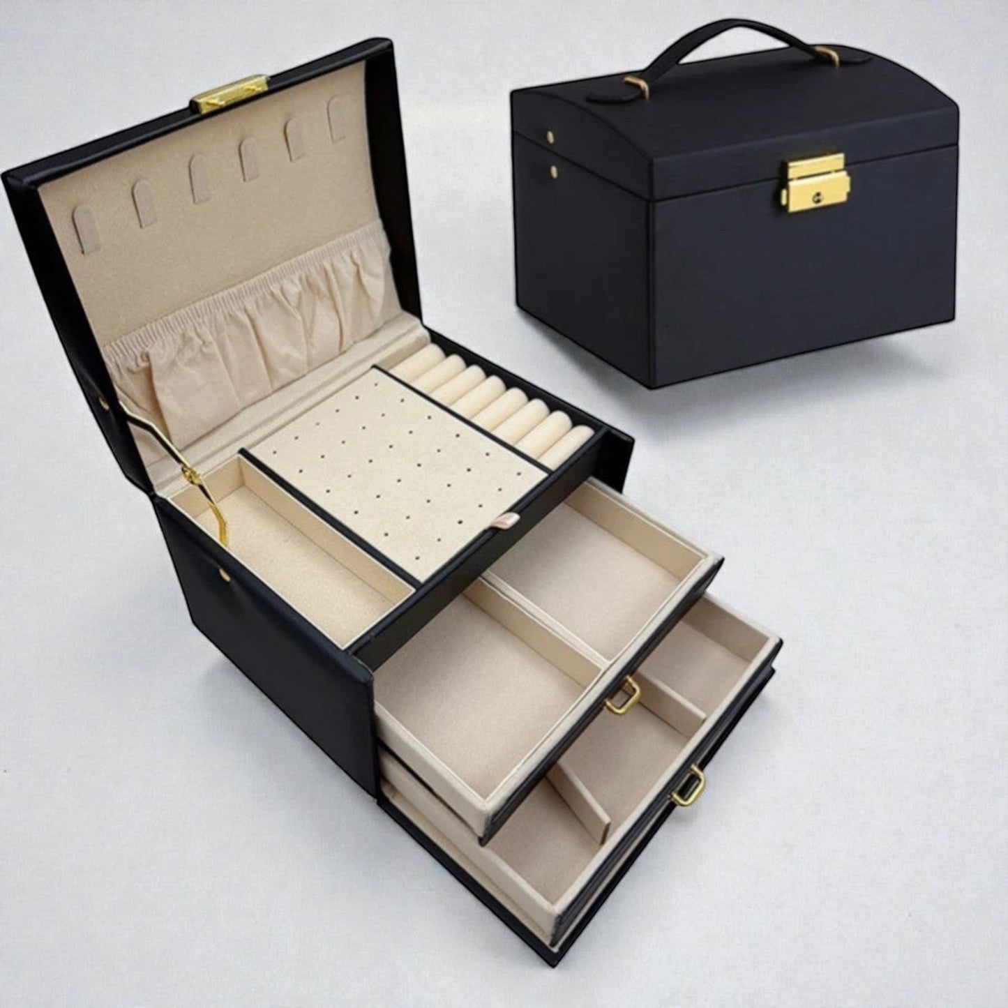 Boîte à bijoux noire au design luxe avec tiroirs de rangement.