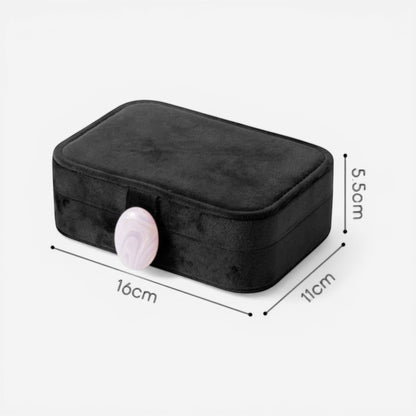 boîte à bijoux nomade noire compacte avec compartiments pour organiser bijoux en voyage