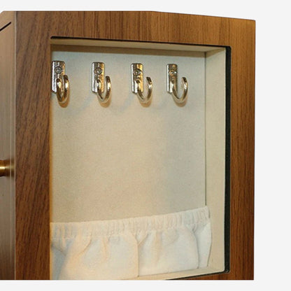 Boîte à bijoux portable moderne avec crochets pour colliers et espace intérieur organisé pour tous vos bijoux.