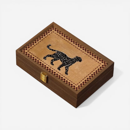 Boîte à bijoux rétro de luxe au design vintage élégant idéale pour une décoration raffinée.