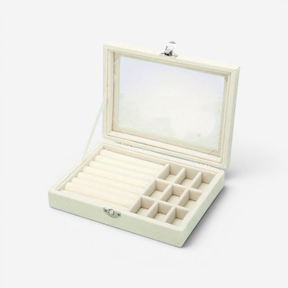 Boîte à bijoux en velours élégante blanche avec compartiments raffinés pour un rangement chic et pratique.
