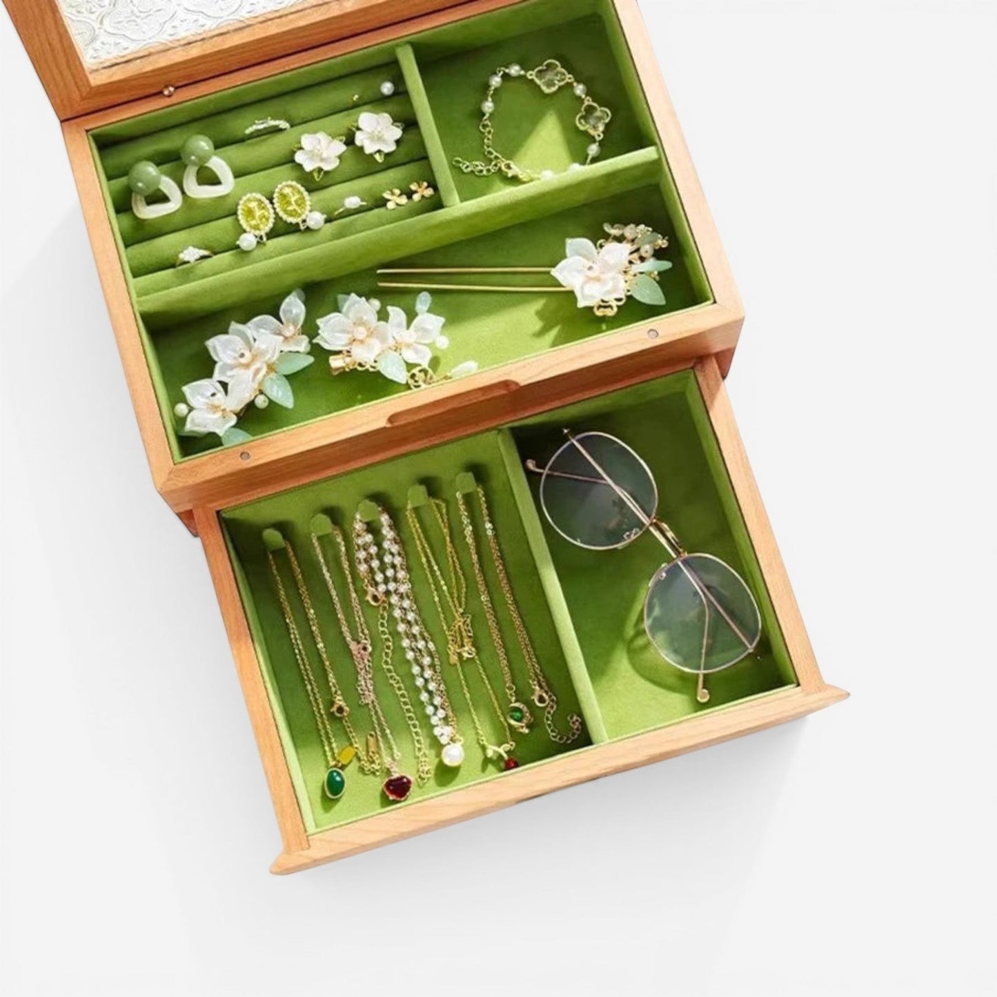 Boîte à bijoux en velours vert au design luxueux avec ouverture pratique pour organiser tous vos bijoux.