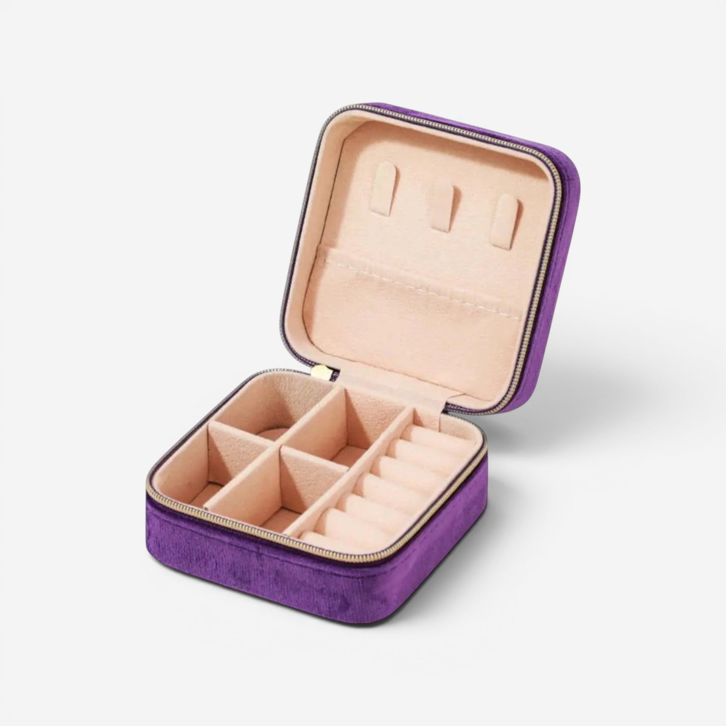 Boîte à bijoux en velours violet, ouverte avec compartiments pour rangement de bijoux.