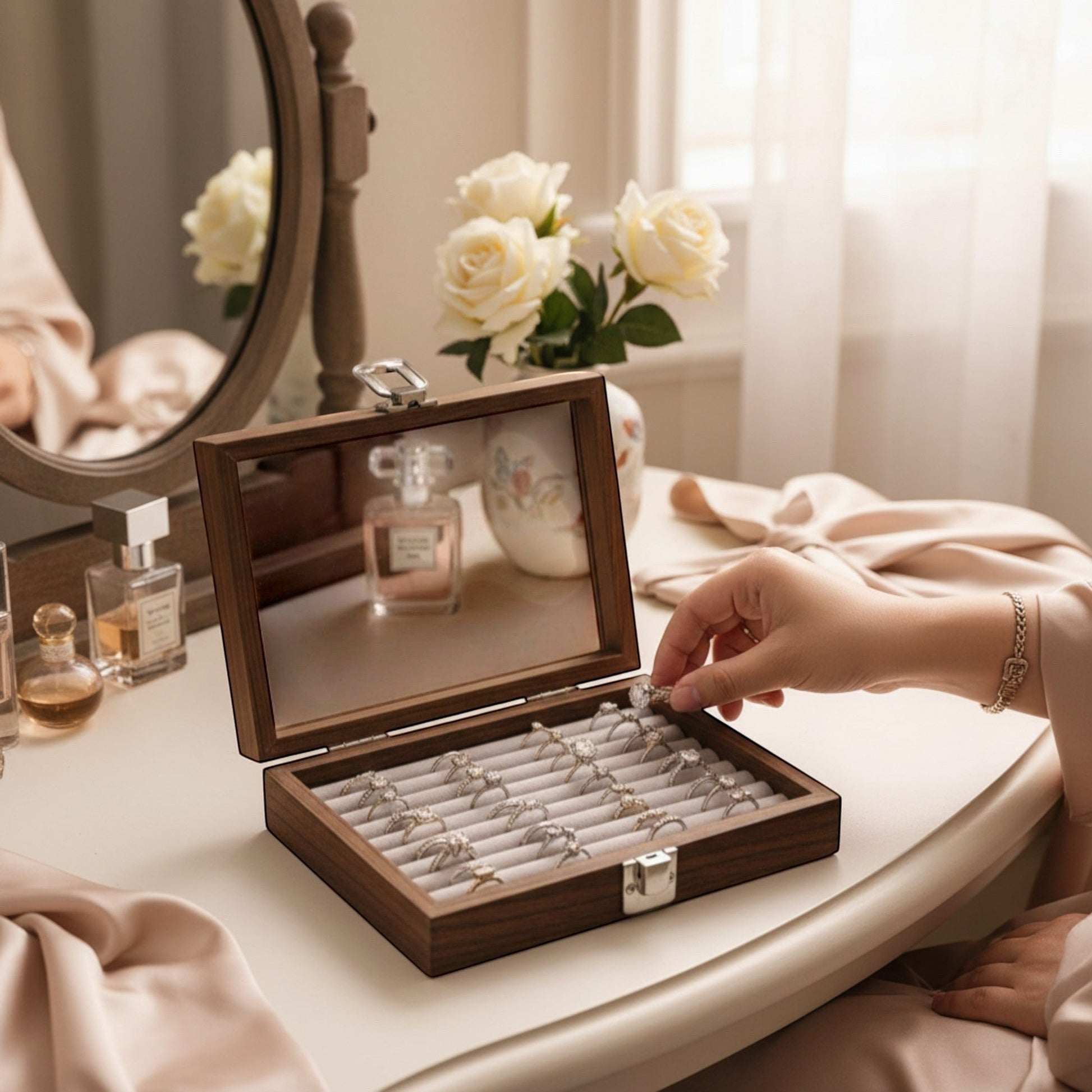 Boîte à bijoux vintage avec couvercle transparent et rangement spécial pour bagues