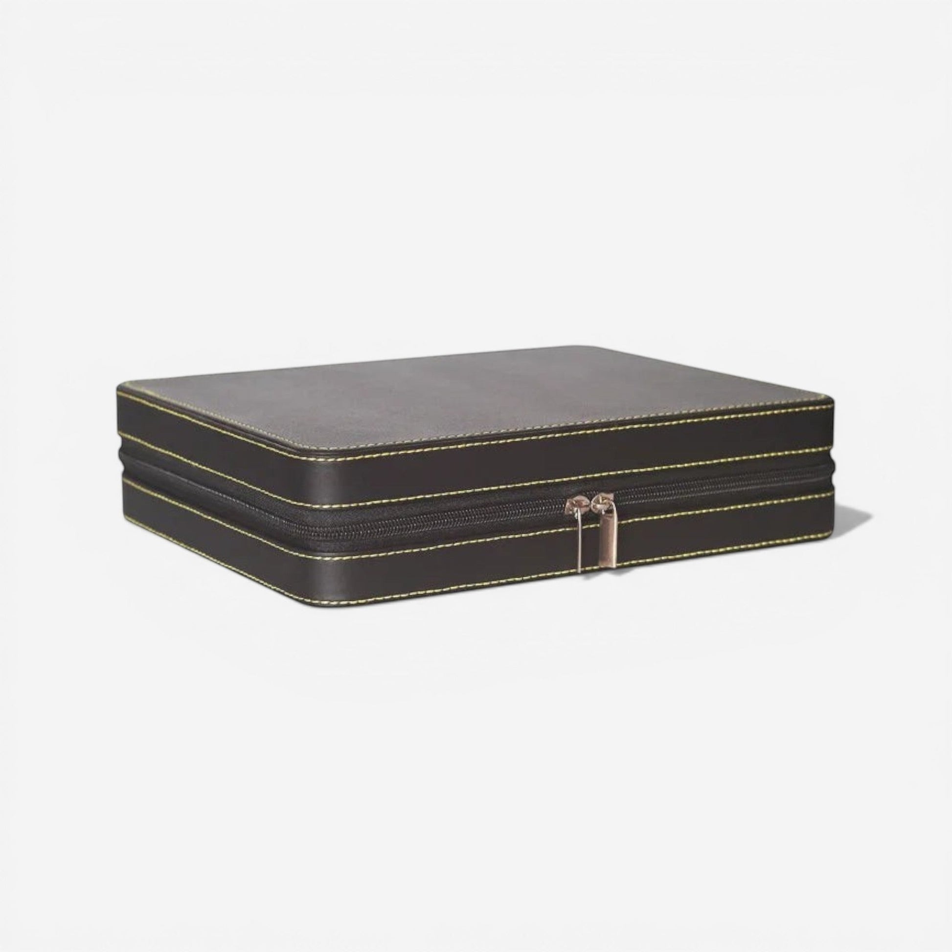 boîte à bijoux de voyage en simili cuir fermée avec design compact et élégant