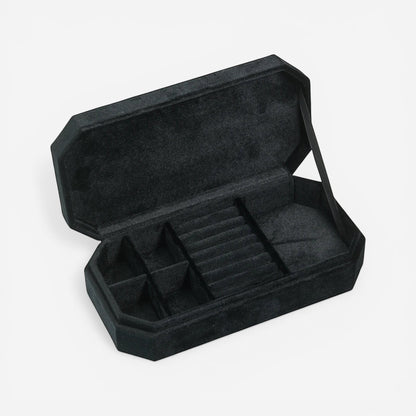 Boîte à bijoux de voyage en velours noir, élégante, avec compartiments pour organiser les bijoux.
