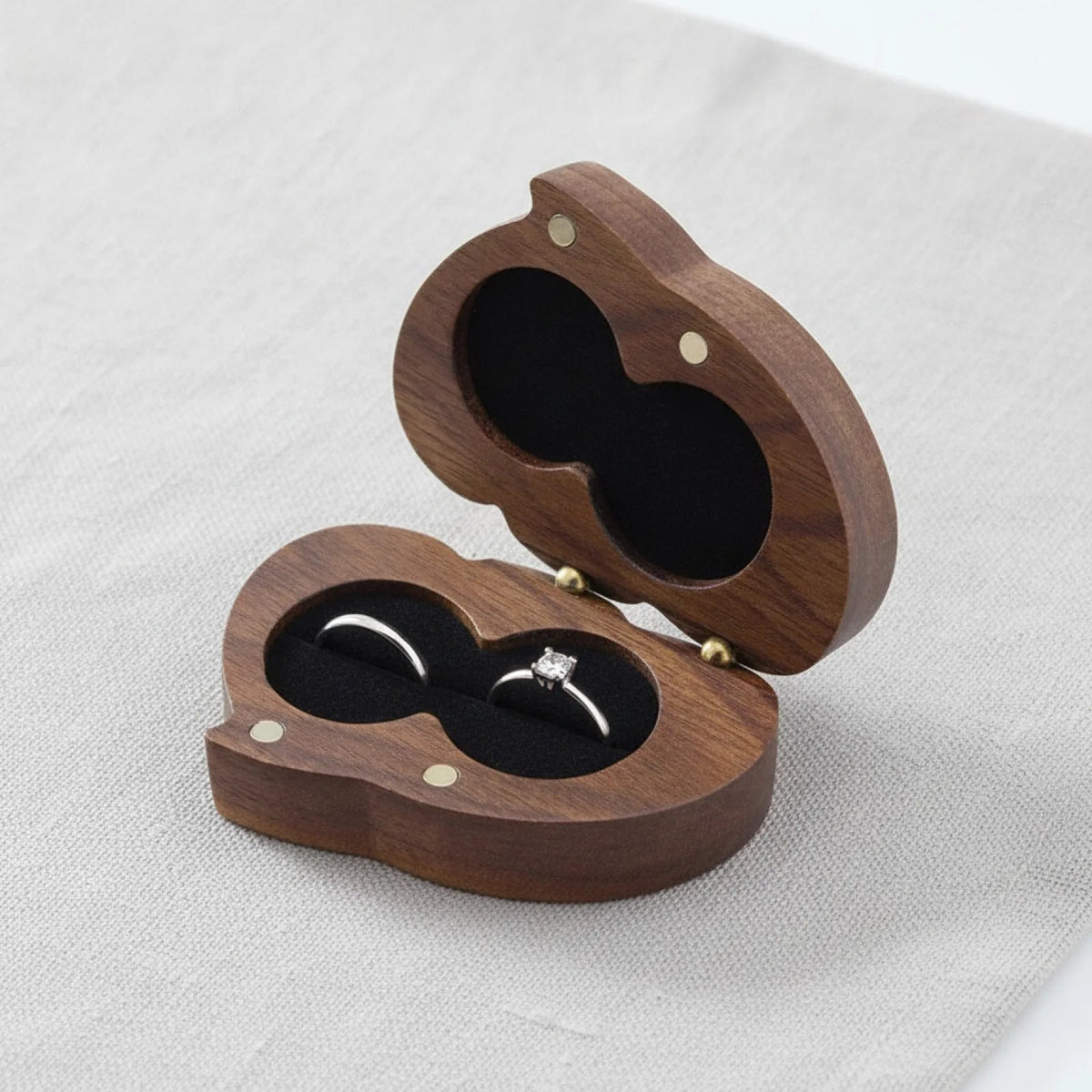 Écrin à bague cœur double en bois