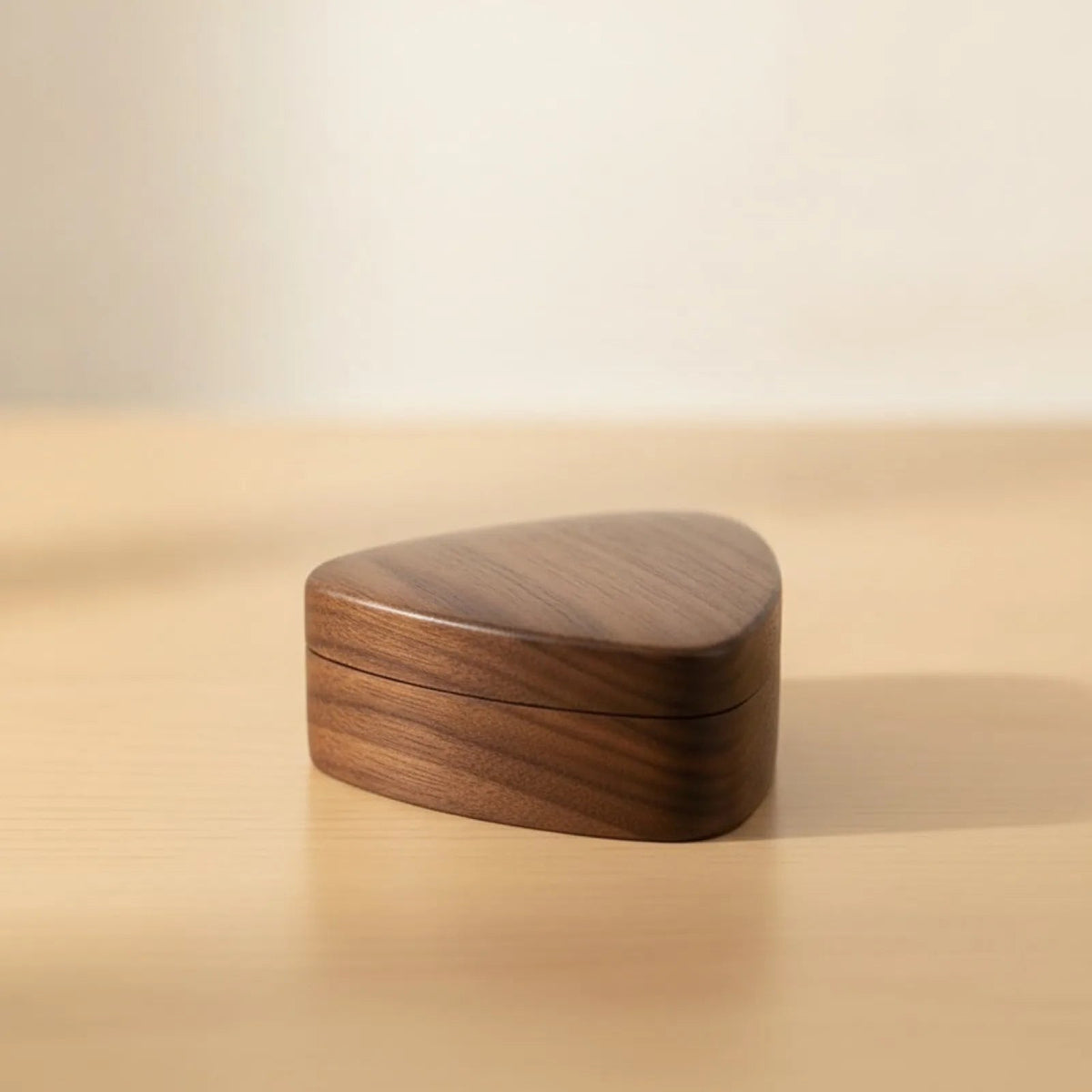 Écrin à bague cœur fermé en bois