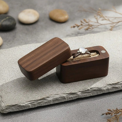 Écrin à bague rectangulaire en bois