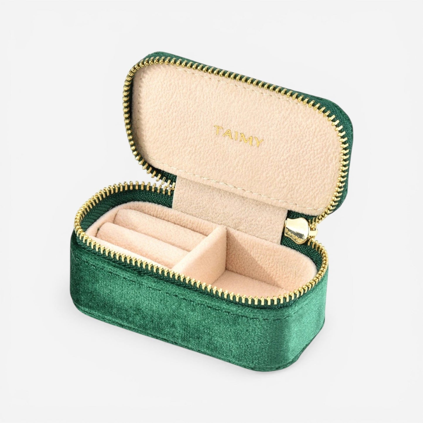 Mini boîte à bijoux en velours vert foncé avec compartiments pour bagues et bijoux.