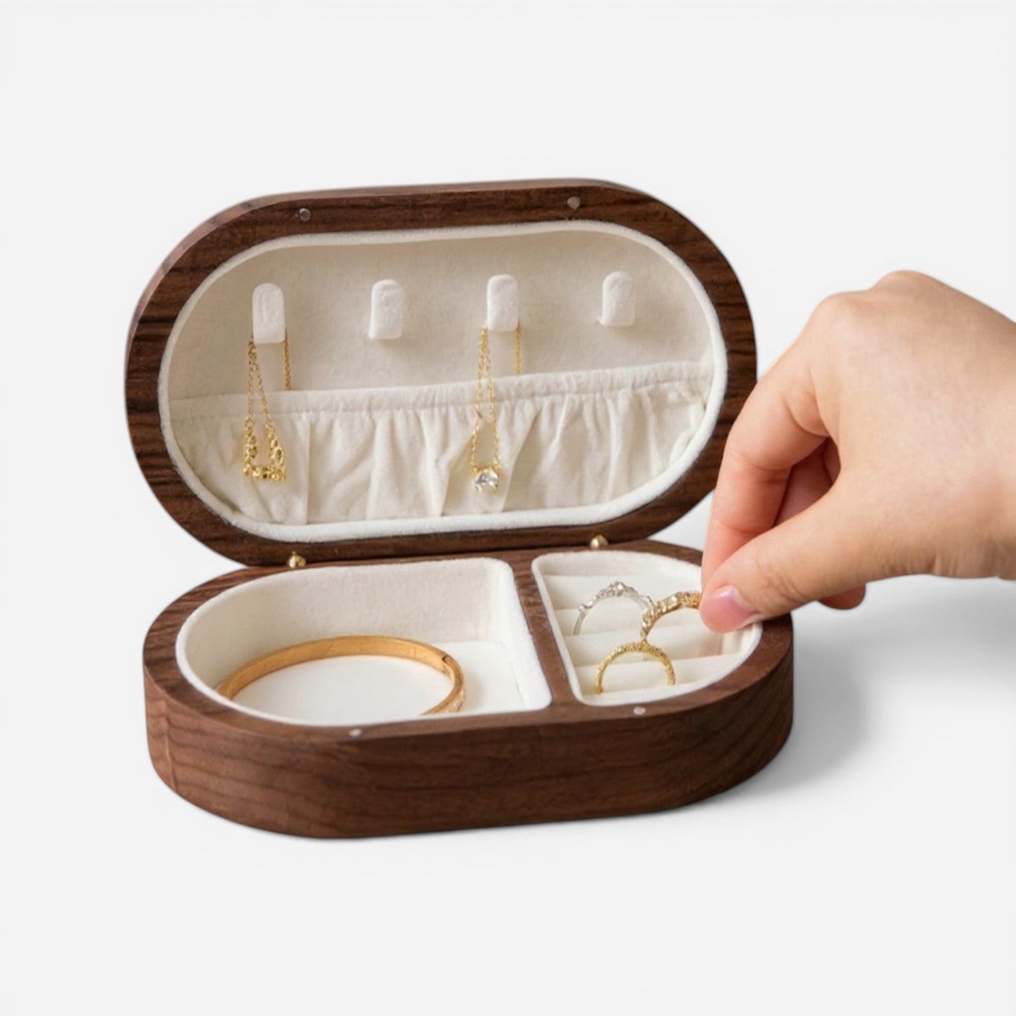 Organisateur de bijoux portable en bois avec accès facile aux compartiments.