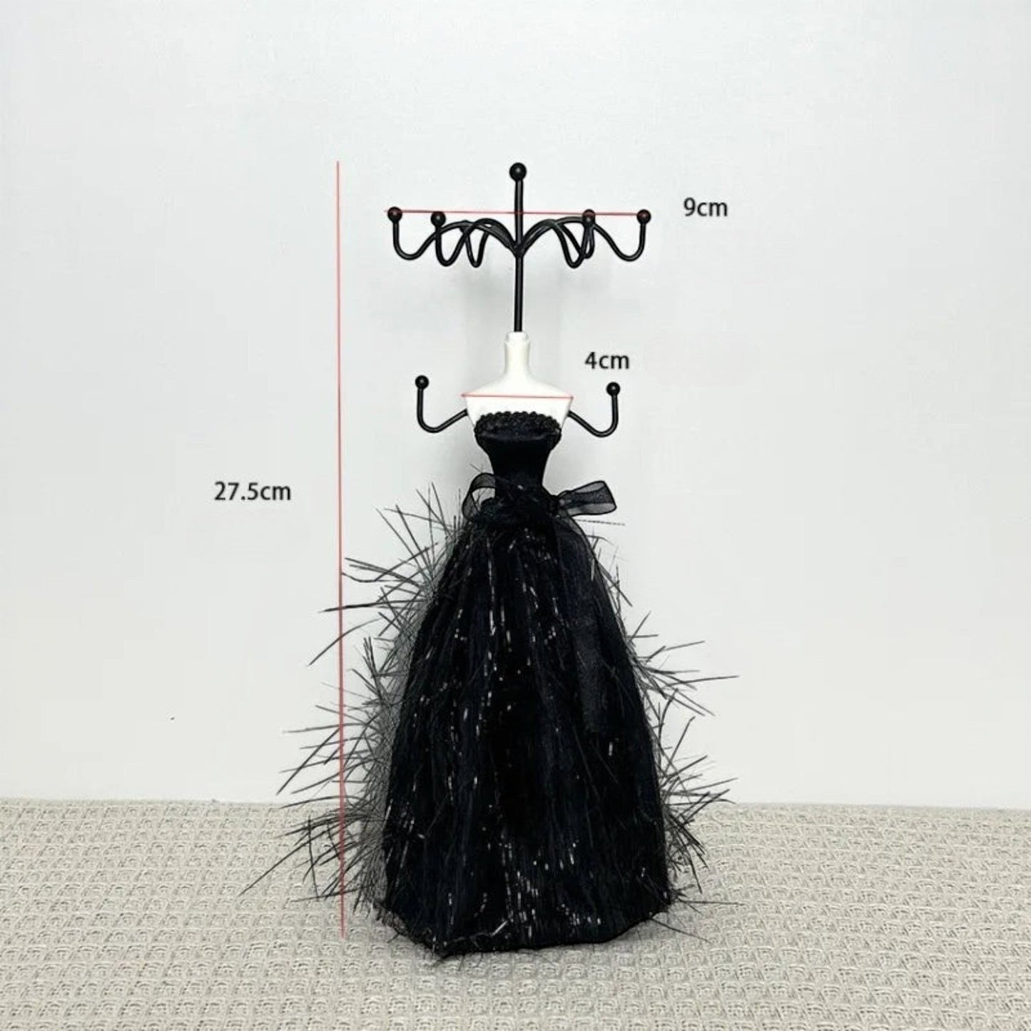 Support à bijoux robe longue avec crochets, parfait pour suspendre colliers et garder les accessoires organisés.
