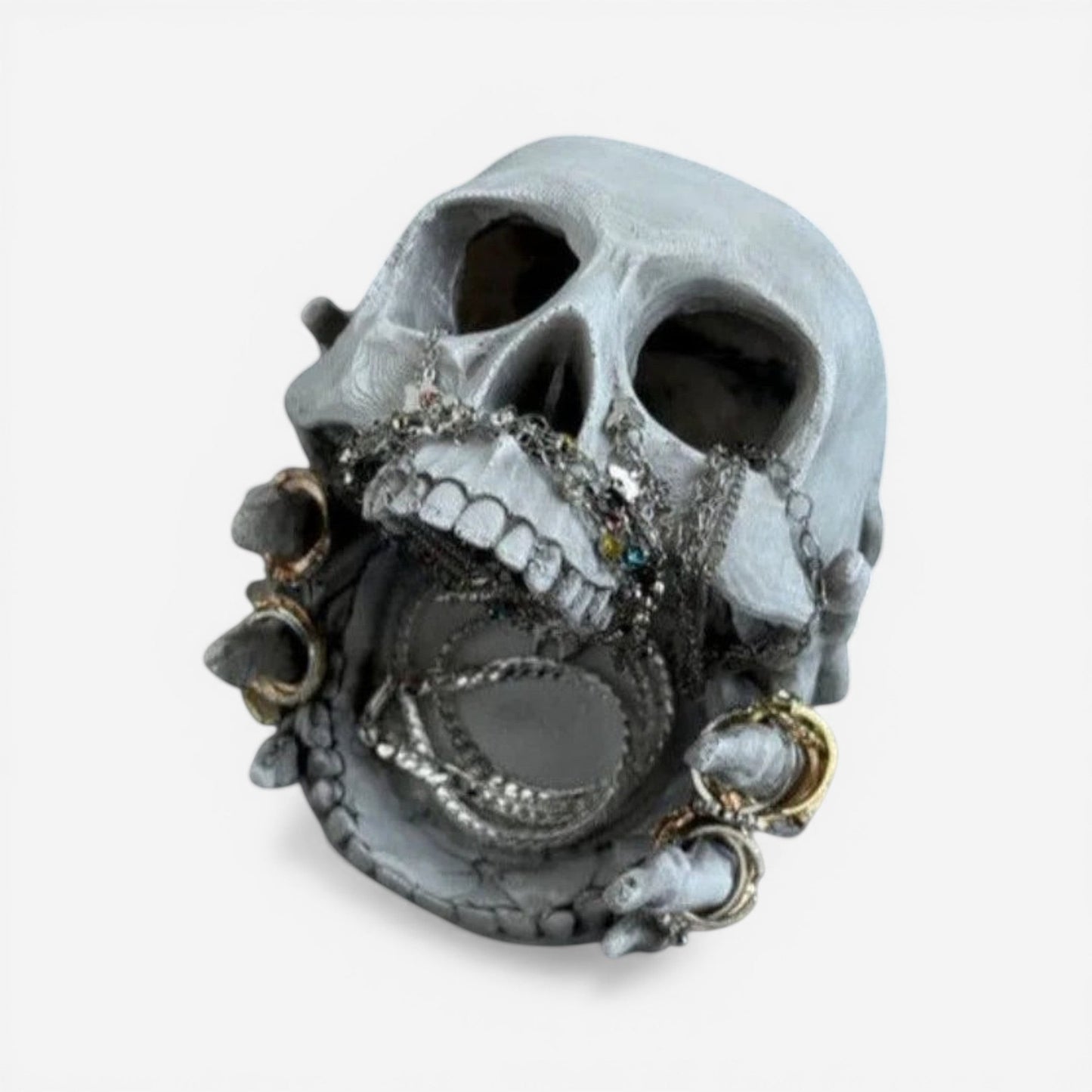Présentoir porte bijoux créatif avec plusieurs supports pour organiser vos accessoires de manière esthétique.