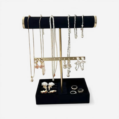 Présentoir à bijoux en velours pour exposition complète, idéal pour organiser et mettre en valeur plusieurs bijoux.
