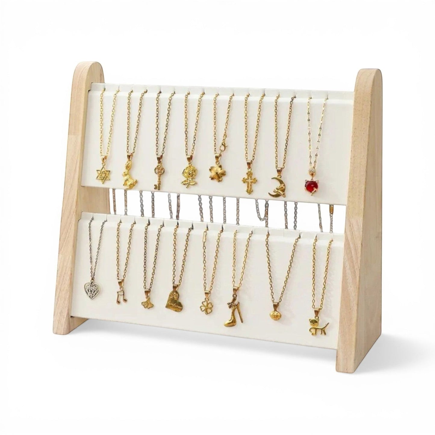 Présentoir à colliers blanc avec structure en bois et rangées pour suspendre les bijoux.