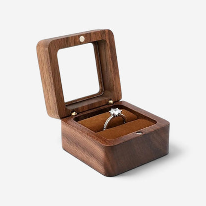 Boîte à bagues SecretGleam en bois avec couvercle vitré et intérieur en velours marron pour bague de fiançailles