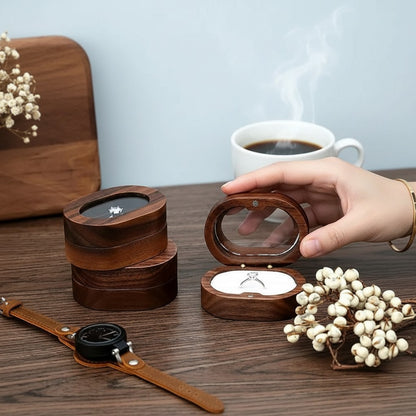 Boîte à bagues ovale en bois SecretGleam avec couvercle vitré, idéale pour une bague de fiançailles ou mariage