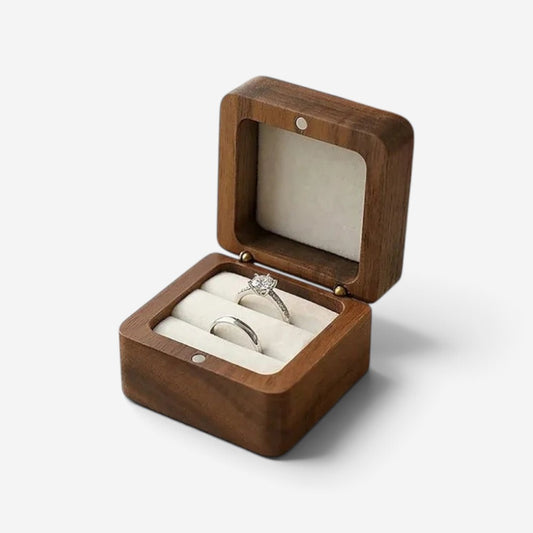 Boîte à bagues SecretGleam en bois naturel avec intérieur en velours doux pour mariage et fiançailles