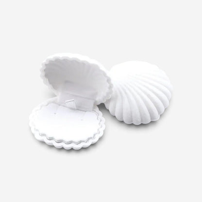 Boîte à bijoux SecretGleam en forme de coquillage blanc en velours doux pour colliers et boucles d'oreilles