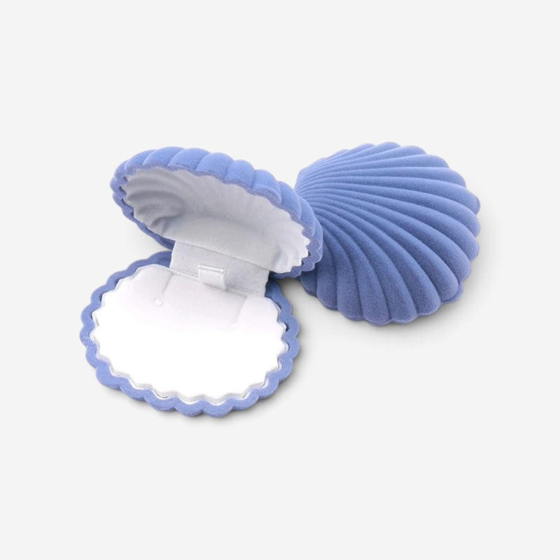 Boîte à bijoux SecretGleam en forme de coquillage bleu en velours avec intérieur doux pour colliers et boucles