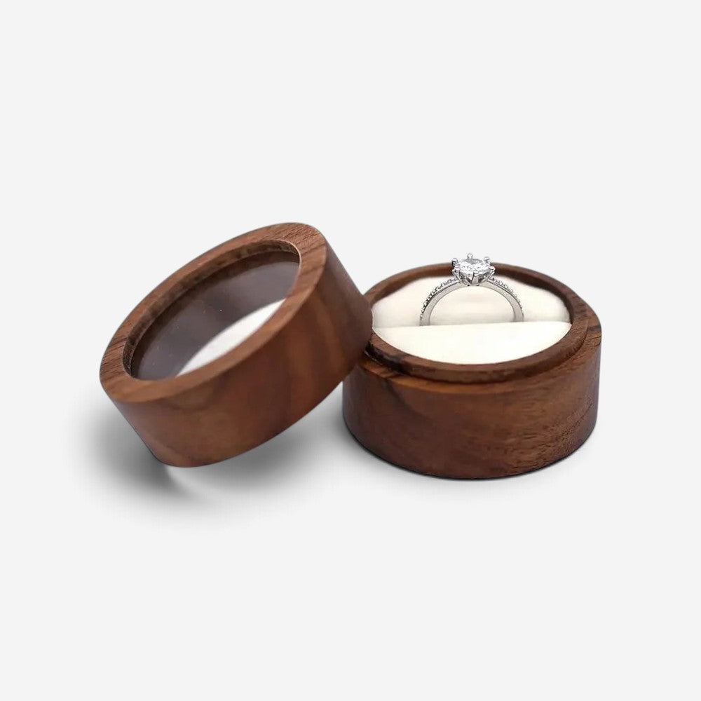 Écrin à bague rond en bois SecretGleam avec couvercle transparent et intérieur blanc pour une bague de fiançailles