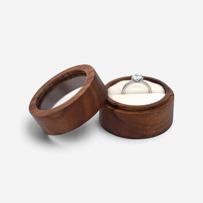 Écrin à bague rond en bois SecretGleam avec couvercle transparent et intérieur blanc pour une bague de fiançailles
