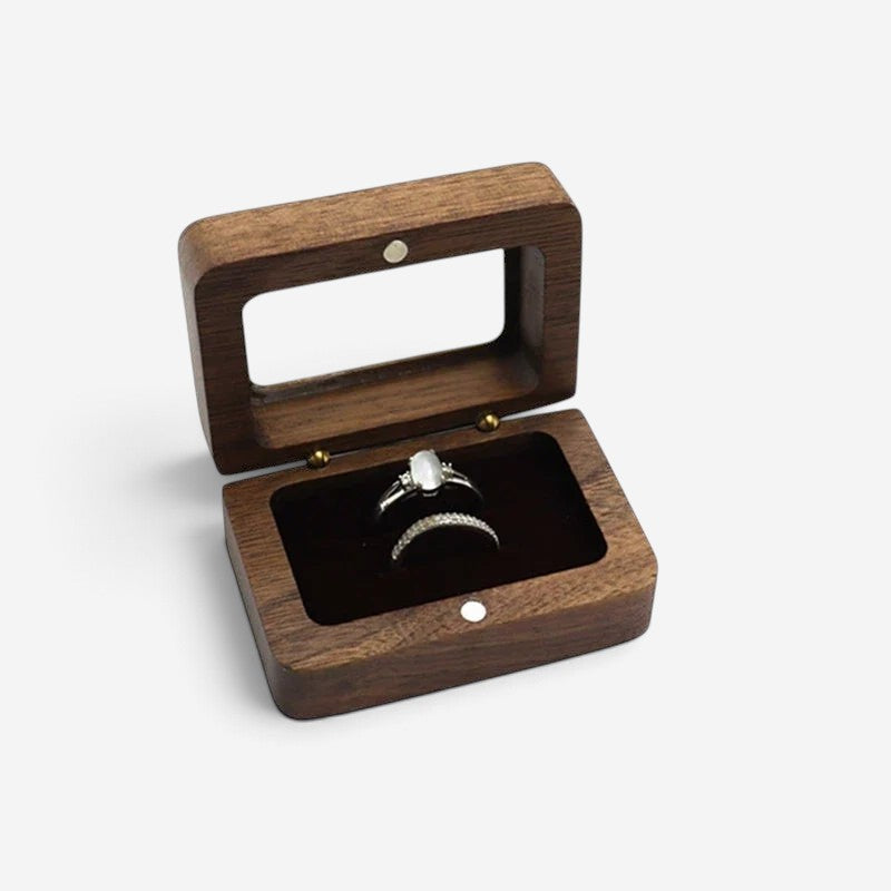 Écrin à bague SecretGleam carré en bois foncé avec couvercle vitré et intérieur en velours noir