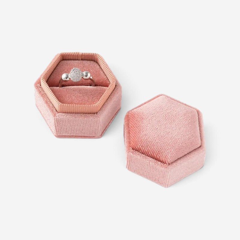 Mini boîte à bijoux hexagonale SecretGleam en velours rose corail