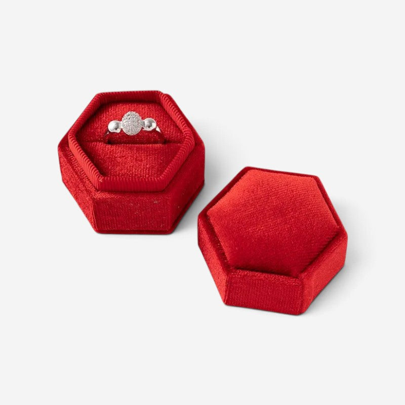 Mini boîte à bijoux hexagonale SecretGleam en velours rouge écarlate